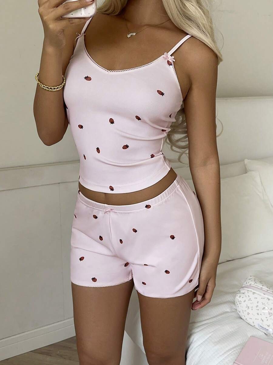GAOVOT 2件套女士性感Y2K草莓印花吊带背心和宽松短裤睡衣套装，可爱休闲，适合夏季，情人节完美之选 - 粉色 - 查看 1