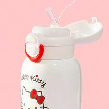 Miniso 三丽鸥 Hello Kitty 500毫升/16.91盎司双杯保温杯 (ZG)：采用耐用的304不锈钢材质，真空隔热（保温6小时/保冷12小时），双杯设计，时尚的Hello Kitty印花+文字细节，轻巧便携，多场景适用（办公室/学校/户外），实用三丽鸥主题保温杯（1个） - 米白色 - 查看 4