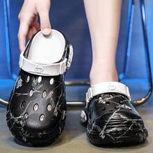 1 Pair Men's Lightweight Breathable Mesh Wooden Clogs, Hollow Slip-Resistant Garden Shoes, Casual Outdoor Non-Slip Thick-Sole Beach Sandals/Flip-Flops - Black and White - View 4