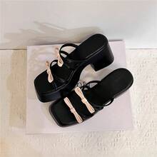 Pantuflas de Suela Gruesa para Mujeres, Uso al Aire Libre, Estilo Nuevo 2025, Tacón Grueso, Lazo, Plateadas, Casuales, Simples, Sandalias de Celebridad de Internet Más Vendidas - Negro - Ver 9