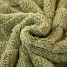 Local Delivery  Fleece 3D Checkered Lightweight Bed Blanket All Season Use, Can Be Used In Many Scenarios, Bath Towel, Bathrobe, Blanket, Air-Conditioning Blanket, Shawl Blanket, Travel Blanket1 Pc Super Soft Throw Blanket Premium Silky Flannel - 深灰色 - 查看 5
