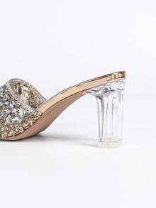 Sapatos de Salto Alto Femininos, Bico Quadrado com Strass Cintilantes, Salto Assimétrico, Confortáveis. Glamorosos, Strass Brilhantes, Adequados para Festas, Reuniões, Bailes, Compras, Várias Ocasiões e Festivais. Sandálias de Salto Alto Elegantes com Strass Prateados Cintilantes para Praia, Casamentos, Festas, Uso Externo na Primavera/Verão - Champanhe - Visão 8