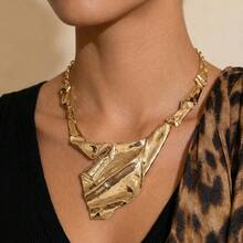 1pc Fashion Personalized European & American Style Jewelry Personalized Asymmetrical Geometric Necklace Set Exaggerated Pleated Alloy Necklace, Suitable For Women Daily Wear, Holiday Gift, Beach Party - Gold - View 3