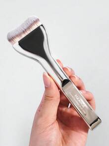 MAANGE 1支专业面部粉底刷，便携式化妆刷，旅行必备，适用于液体、膏状和粉状产品 - 可用于打底、晕染和面部清洁，采用超柔软优质合成毛，可重复使用，纤维柔软亲肤，居家或旅行皆宜，是送给女性和女孩的旅行化妆刷佳品。 - 銀色 - 查看 2