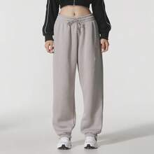 Nike 女士高腰保暖长裤，秋冬新款，宽松版型运动裤，裤脚收口。 - Volcanic Gray - 查看 1