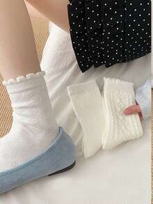 1/3双装女士纯色荷叶边印花中筒袜，时尚柔软舒适，适合返校季及全年穿着，颜色随机发货