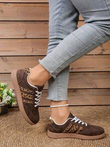 Women's Round Toe Flat Lace-Up Printed Casual Sneakers