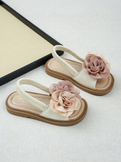 1 Pair Baby Sandals, Soft White Main Color + Gradient 3D Floral Design, Delicate And Sweet, Pairs Well With Dresses To Create A Princess Look; Woven Elastic Band + Open Toe Design, Breathable And Comfortable For Baby; Soft And Flexible Soles, Adjustable Heel Strap For Secure Fit, Thoughtful Details And Practical Design