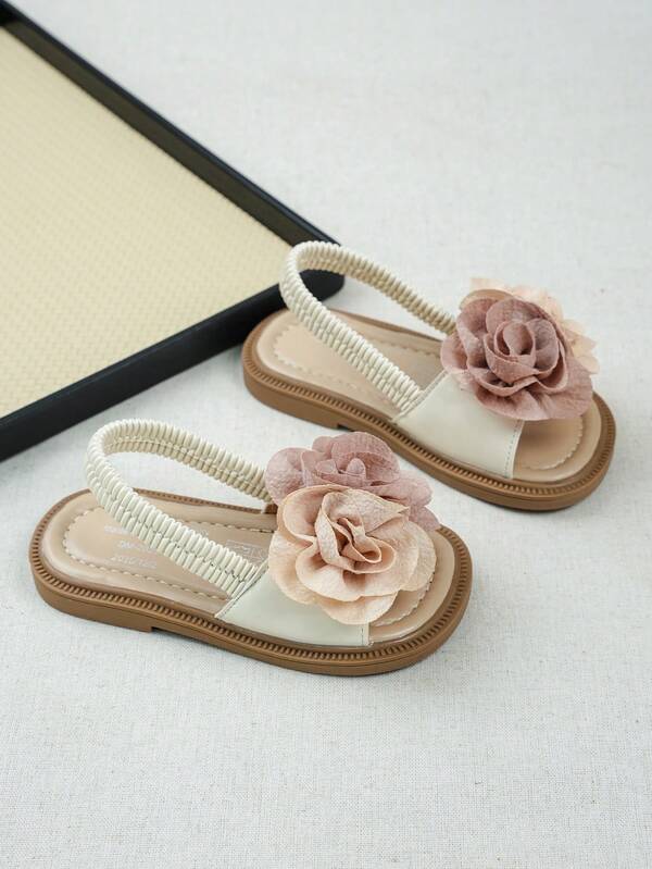 1 Pair Baby Sandals, Soft White Main Color + Gradient 3D Floral Design, Delicate And Sweet, Pairs Well With Dresses To Create A Princess Look; Woven Elastic Band + Open Toe Design, Breathable And Comfortable For Baby; Soft And Flexible Soles, Adjustable Heel Strap For Secure Fit, Thoughtful Details And Practical Design