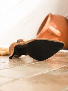 女士时尚杏色麂皮高跟鞋,闭趾细高跟,尖头踝带鞋,适合春夏、度假、派对、户外活动、通勤等场合。 - 杏色 - 查看 5