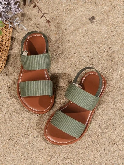 Un par de sandalias de cordones verdes para niños del último verano - Un estilo cómodo que es perfecto para salidas diarias, vacaciones de verano, paseos por el parque y viajes a la playa, con un diseño de moda, casual y cómodo, Sandalias para niñas, Zapatos para niñas, Sandalias para niños, Sandalias, Zapatos de playa, Zapatos para niños