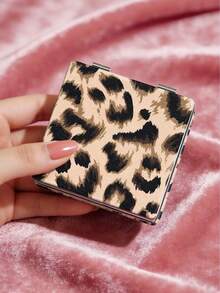 豹纹图案便携化妆镜 - 可折叠，方便携带，可放在办公桌或包包里，可爱卡通造型，学生居家必备。时尚百搭，是青少年、时尚爱好者和学生的理想之选。生日、圣诞节、开学季的完美礼物。