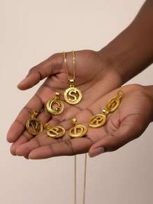 MECYLIFE 1pc Letter Pendant Necklace, Minimalist Versatile Letter Charm Necklace For Women, Everyday Jewelry - Yellow Gold - View 5