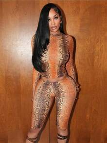 Women's 2025 Snake Print Bodycon 2 Piece Set Long Sleeve Crop Top Biker Shorts Sexy Streetwear - 橘色 - 查看 2
