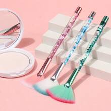 新款液态沙透明手柄化妆刷，圣诞冬季钻石水晶手柄，美妆工具套装，包含散粉刷、腮红刷、高光刷和扇形刷。这些化妆工具适合初学者，也是周年纪念日、开学季和情人节送给女朋友和女孩的最佳礼物。 - 彩色 - 查看 7