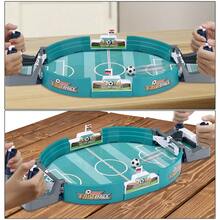 Interaktywna gra w piłkarzyki: przenośna zabawka sportowa na biurko, idealna na przyjęcia, w podróży i podczas wypoczynku. - Zielony - Zobacz 7