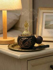 1 Buah/Set Pembakar Dupa Bertekstur Retro dengan Elemen Islami. Terbuat dari keramik buram dan dihiasi manik-manik kayu imitasi, pembakar bakhoor ini memiliki gaya vintage dan elegan dengan bentuk bulat dan berisi. Detailnya meliputi pola bulan sabit berongga emas dan desain kaligrafi Arab. - MultiWarna - View 9