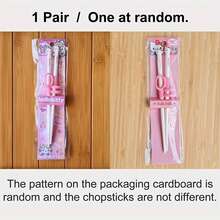 SANRIO 一款可爱的全新三丽鸥Hello Kitty Kuromi训练筷,饰有Melody和大耳朵狗图案。非常适合居家用餐、野餐以及作为学习筷子使用。是开学季、学校或居家使用的完美礼物,也是生日的理想之选。 - 彩色 - 查看 19