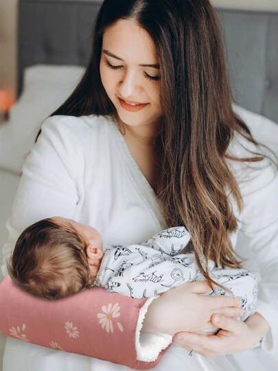 1个婴儿喂奶臂枕，柔软舒适，适合新生儿，为妈妈和宝宝提供更多支撑，便携式人体工学设计，通过Oeko-Tex认证