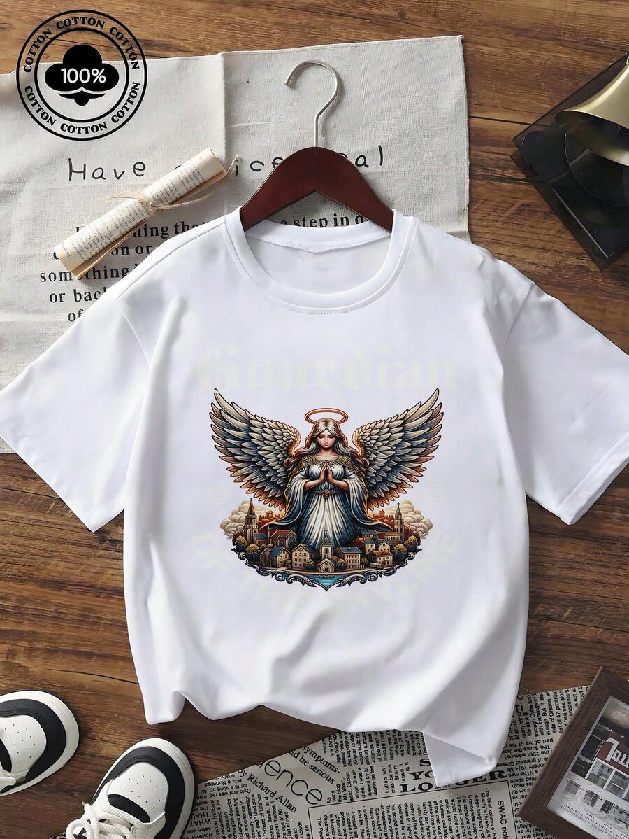 Camiseta feminina Guardian Of The Skyline Angel com estampa gráfica, manga curta, gola redonda, modelagem solta, estilo streetwear vintage, perfeita para looks de verão do dia a dia.