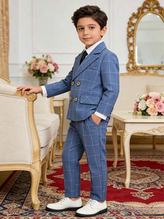 1 套男童时尚绅士西装：1 件格子西装外套 + 1 条格子裤 + 1 条领带，适合婚礼、表演、派对和其他正式场合