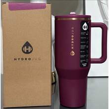 NUEVO HydroJug Traveler - Botella de agua de 32 Oz 40 Oz con asa y pajita abatible - Cabe en el portavasos, vaso aislado resistente a fugas de acero inoxidable y base de goma - Regalos para mujeres y hombres - Cereza dulce azul - Ver 30