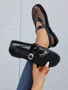 2026 Spring/Summer Retro Chic Black Snake Skin Textured Hollow Mesh Metal Buckle Strap Flat Mary Jane Shoes, Suitable For Commuting, Shopping, Dating, Valentine's Day Party - Black - View 4