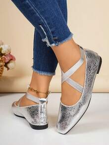 2026春季新款女士平底鞋，时尚银色漆皮交叉复古方头芭蕾舞鞋，大码轻便舒适 - 銀色 - 查看 4