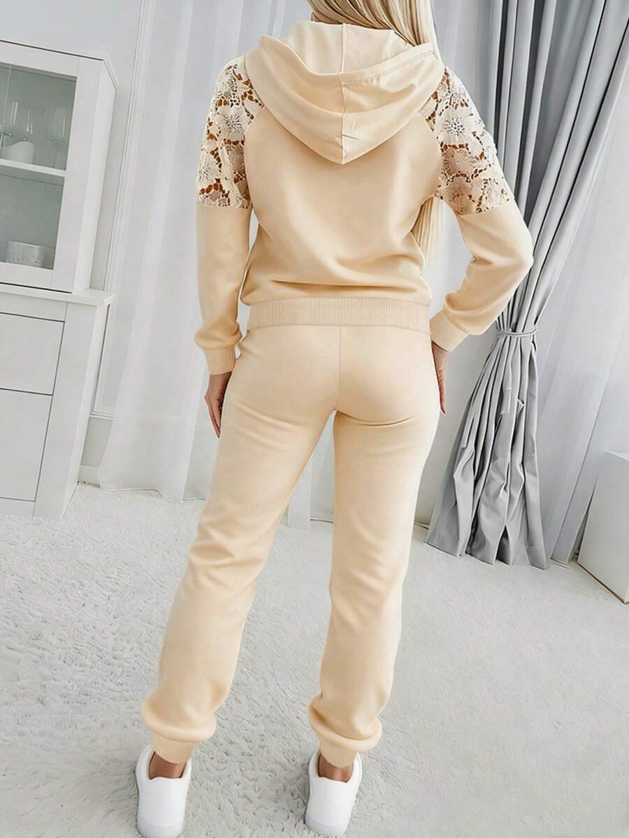 ChicMe Conjunto de 2 piezas para mujer: Sudadera con capucha con bolsillo canguro y parches de encaje, y pantalones jogger con cordón y cintura elástica, ropa casual de calle