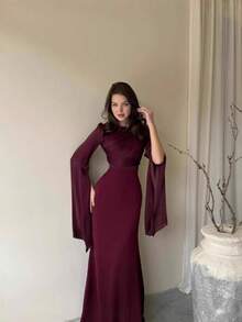 Women's Contrast Fabric Trumpet Gown With Dramatic Bell Sleeves - Formal Evening Dress Featuring A Textured Blend And Sculpted Mermaid Silhouette For Galas - 酒紅色 - 查看 1