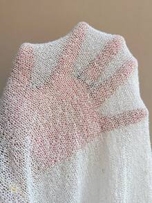 2026春夏新款女士宽松不对称肩披肩领蝙蝠袖针织上衣，不对称下摆设计，轻松营造梦幻浪漫氛围，展现纯粹柔美的女性气质，温柔优雅，慵懒梦幻的露肤魅力，适合浪漫约会、情人节、音乐节、时尚派对、生日派对、海滩度假、海边漫步、泳装罩衫，简约时尚，街头风。白色 - 白色 - 查看 12