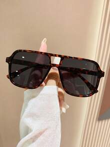 1 Pair Unisex Leopard Print Aviator Frame Boho Style Sunglasses, Suitable For Vacation, Travel, Summer Accessories, Sporty Style, Driving, Festivals, Outings, Family Trips, UV Protection, Golf, Hiking, Elegant Attire, Street Style Accessory, Vacation Vibe, Sports, Parties, Outdoor Activities - 豹紋灰 - 查看 2