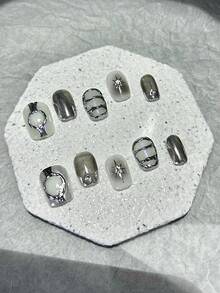 10片Y2K金属黑粉色按压式美甲，手工水钻闪亮短款假指甲，美甲用品（1片果冻贴纸+1个指甲锉） - 淺灰紫 - 查看 3