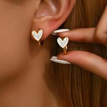 1 Pair Women's Fashion Classic Stainless Steel Heart Shaped Earrings - Heart-shaped Earrings - View 2