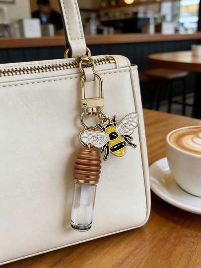 Kompatibel med bi-nyckelring, flaskpåsar, söt biformad akrylnyckel med karabinlås, presenttillbehör med bi-tema för födelsedagar, bärbar flaskhänge med bimönster, hänge, bilnyckelring, nyckelrem - lämplig för bilar, kameror, ryggsäckar, telefoner och hemnycklar. Julklapp, fars dag-present, mors dag-present, halloween-present, födelsedagspresent, alla hjärtans dag-present