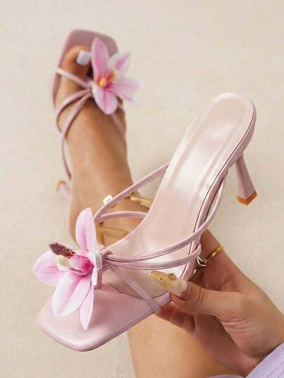 planare Women's Fashion Casual Elegant Square Toe Flip Flops Floral PU Luxurious Stripe Slip-On Comfortable Daily Summer White Sandals, Women's High Heel Sandals, Women's Sandals, Available In Multiple Colors, Women's Shoes, Dresses, Jumpsuits, Sweaters, Tops, Pants, Jackets, Skirts, Swimwear, Sports Pants, Women's Rubber Shoes (Asymmetrical Floral Arrangement)