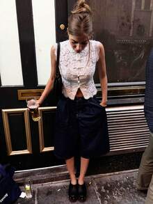 优雅纯色波西米亚蕾丝镂空无袖上衣，性感镂空半透明短款上衣，中式立领纽扣衬衫，休闲短款收腰上衣，修身显瘦，浪漫法式风情，可单穿或叠穿，适合婚礼、乡村风格等场合，春/冬装百搭白色夏季单品 - 白色 - 查看 8