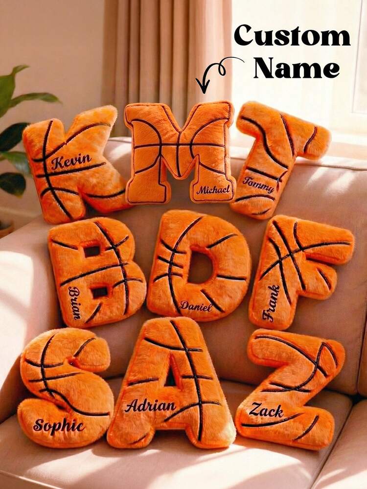 1 pieza Almohada con letra personalizada para niños, almohada de peluche con patrón de baloncesto y nombre personalizado, almohada de relleno suave, adecuada para la decoración del dormitorio y la sala de juegos de los niños, almohada decorativa linda, adecuada para niños y niñas, regalo de almohada con nombre personalizado, almohada de peluche con inicial personalizada, tela suave y cómoda, almohada para abrazar todos los días, Urban Gala, decoración de moda - Estilo de baloncesto - Añade 3