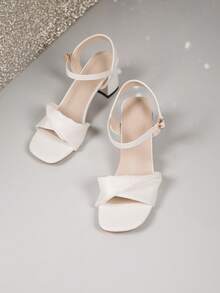 一双白色优雅反向绑带设计高跟凉鞋，时尚粗跟踝带凉鞋，适合宴会、派对、白色婚礼等场合。 - 白色 - 查看 11