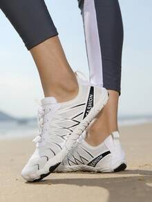 Męskie, lekkie, oddychające buty do wody Barefoot, wygodne, szybkoschnące, z antypoślizgową gumową podeszwą – regulowane sznurowadła – odpowiednie na plażę latem, fitness, bieganie w pomieszczeniach, jogę, siłownię, trening siłowy, buty codzienne do chodzenia po wodzie i lądzie - Biały - Zobacz 9