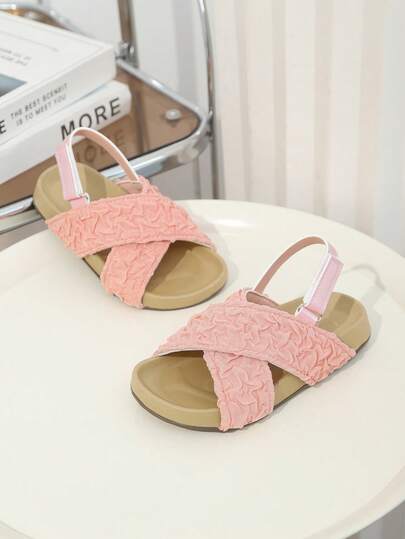 A Pair Of The Latest Summer Children's Pleated Net Fabric Cross-Strip Hook And Loop Sandals - In Pink Design. An Excellent Choice For Daily Outings, Shopping In Malls, Summer Vacations, Park Walks, And Beach Trips. Casual, Fashionable, And Comfortable,Girls Sandals