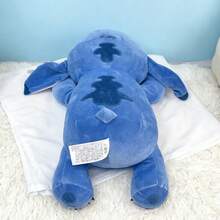 Miniso 迪士尼史迪奇卧姿16号毛绒玩偶，亲肤不掉毛面料，标志性大耳朵细节，中等尺寸设计，适合居家休闲/沙发装饰/靠垫玩具，可爱毛绒玩具（1个） - 彩色 - 查看 7