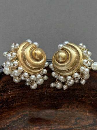 Pendientes de clip con conchas marinas y perlas vintage, diseño único, estética elegante