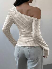 阳光少女风白色波点针织长袖上衣，韩版纯粹欲望风格，单肩蝴蝶结系带，适合夏季情人节、居家休闲或日常通勤穿着。 - 米色 - 查看 2