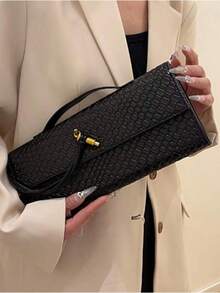 This Women's Vintage Woven Textured Handbag In Angolan Red Features A Retro Flap Design And Large Capacity. It's A Clutch, Tote, Or Shoulder Bag Suitable For Evening Wear, Everyday Occasions, And Parties. Perfect For Pairing With Festive Party Dresses, Evening Gowns, And Sequined Dresses, It's Ideal For Parties, Weddings, Dances, Banquets, And Other Events. - 黑色 - 查看 6