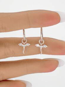 1件925纯银龙形吊坠16G铰链式耳环 - 耳骨环、耳廓环、鼻中隔环、无缝卡扣式耳环、迷你耳环、耳屏环、耳骨环、耳廓穿孔耳环、银色无缝耳骨耳环，适合男女日常佩戴，柔软纯银材质 - 请小心轻放（单件出售） - 龍形吊飾配件 - 查看 10