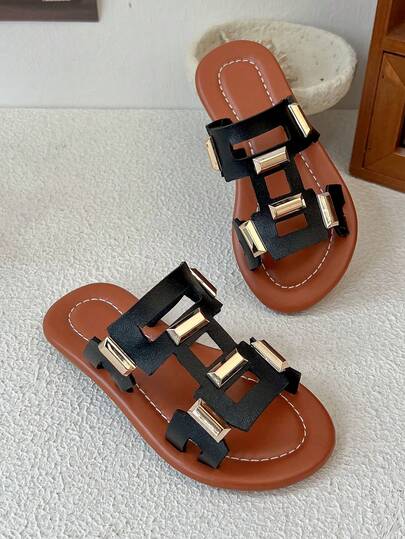 1 Pair Girl's Metal Decor Flat Flip Flops, New Arrival, Fashion Versatile, Non-Abrasive, Easy To Wear And Take Off, Anti-Slip And Durable, Open Toe Flat, Luxurious Style Flip Flops, Suitable For Daily Wear In Summer