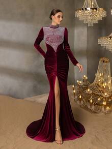 Faeriesty 女士奢华丝绒高领水晶装饰正式礼服 - 优雅长袖修身晚礼服，飘逸面料，大胆高开衩 - 完美适用于正式晚宴、奢华新年派对、专属颁奖典礼、红毯首映礼和魅力四射的化装舞会 - 酒紅色 - 查看 4