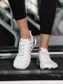 Męskie, lekkie, oddychające buty do wody Barefoot, wygodne, szybkoschnące, z antypoślizgową gumową podeszwą – regulowane sznurowadła – odpowiednie na plażę latem, fitness, bieganie w pomieszczeniach, jogę, siłownię, trening siłowy, buty codzienne do chodzenia po wodzie i lądzie - Biały - Zobacz 12