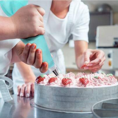 14pcs Baking DIY Tool Set - Cake Decorating Piping Bags & Nozzles Kit - Cake Decorating Tips - Includes Reusable Decorating Bags And Storage Box